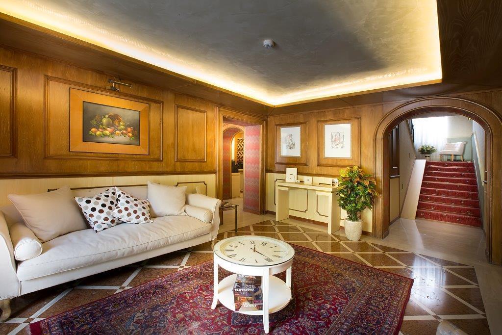 Hotel Camerlengo Corridonia Bagian luar foto